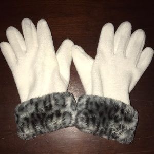 Warm white leopard faux fur gloves